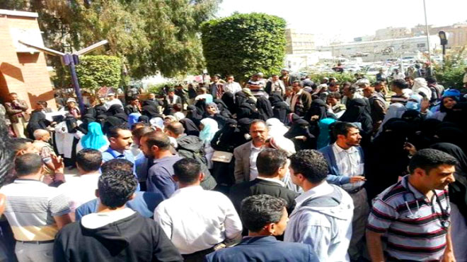 إضراب لمدرسي جامعة صنعاء للمطالبة بالمرتبات - أرشيف