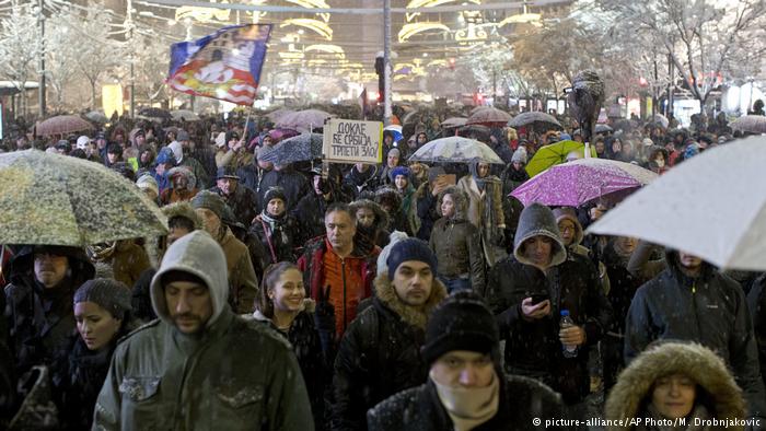 احتجاجات شعبية ضد الحكومة في بلغراد عاصمة صربيا
