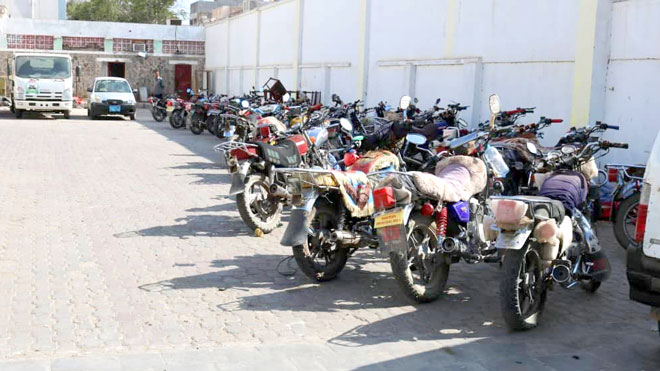 حجز دراجات نارية داخل المجلس المحلي في الشيخ عثمان