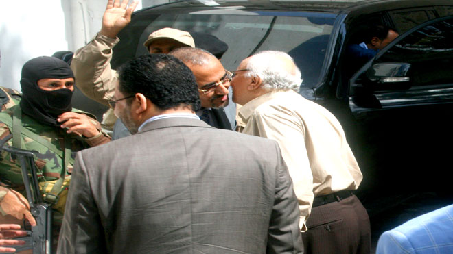 رئيس التحرير الأستاذ تمام باشراحيل أثناء استقبال رئيس الانتقالي عيدروس الزبيدي