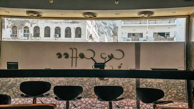 ’فنجان قهوة‘، وهو مقهى إسبريسو افتتح في العام 2018 في مديرية المُعلا في عدن، 25 آذار مارس 2019.
