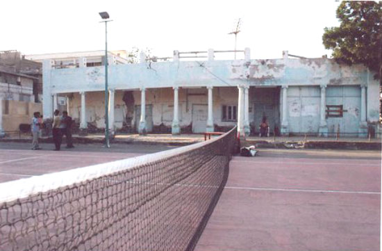 صورة قديمة أخرى لنادي التنس العدني