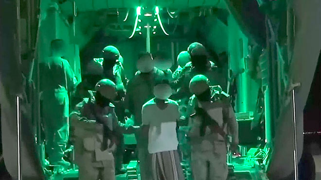 أثناء القبض على أمير تنظيم داعش الإرهابي باليمن الملقب بـ(أبو أسامة المهاجر)
