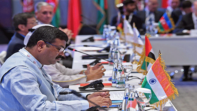 وزير النفط الهندي دارميندرا برادان في المؤتمر العالمي الرابع والعشرين للطاقة (WEC) في العاصمة الإماراتية أبو ظبي