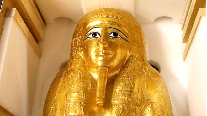  التابوت المطلي بالذهب سُرق وخرج من مصر في عام 2011 