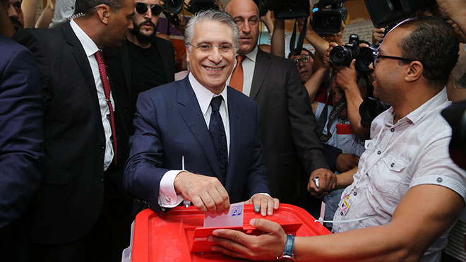 المرشح الرئاسي التونسي نبيل قروي يدلي بصوته بعد إطلاق سراحه قبل أيام