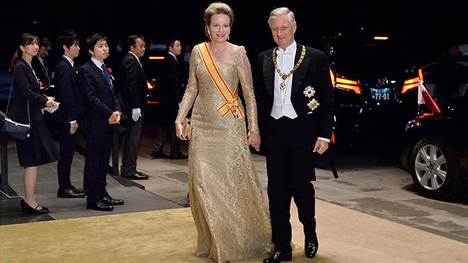 وصل ملك بلجيكا فيليب وملكة بلجيكا ماتيلد إلى القصر الإمبراطوري لحفلات المآدب بعد حفل تنصيب الإمبراطور ناروهيتو في طوكيو