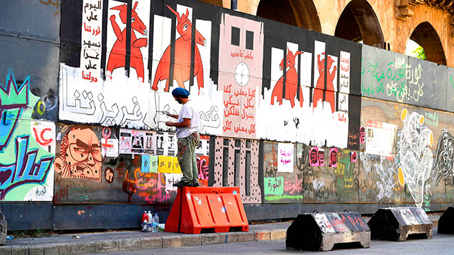 رسوم غرافيتي الثورة تجتاج أحياء وسط بيروت الفاخرة