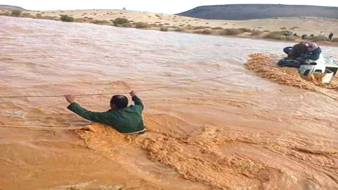 إنقاذ 4 سعوديين جرفتهم السيول في الأردن