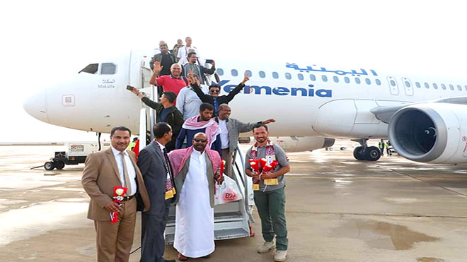 مطار الريان يستقبل أول رحلة جوية منذ سنوات