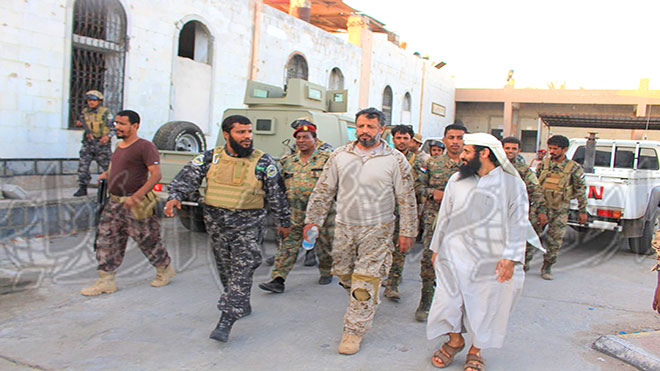 نائب قائد التحالف العربي خلال زيارته للواء حماية المنشآت