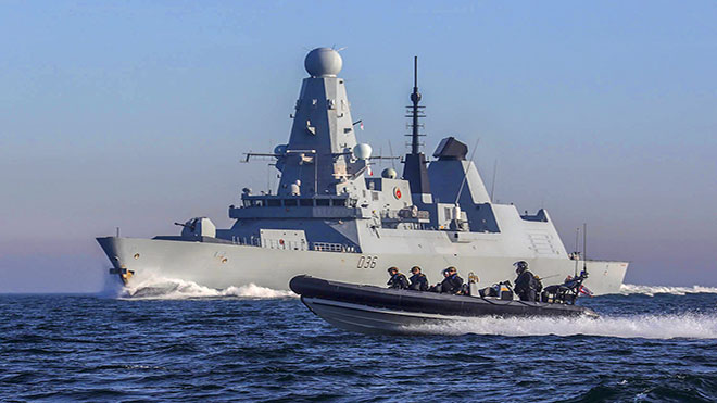 البحرية البريطانية تضبط مخدرات بقيمة 4.3 مليون دولار‭ ‬في خليج عمان