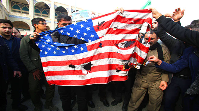 عشرات آلاف المتظاهرين في طهران احتجاجا على اغتيال السليماني