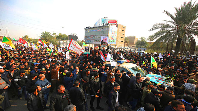 الآلاف يشيعون سليماني والمهندس في العراق وسط مشاعر معادية للولايات المتحدة