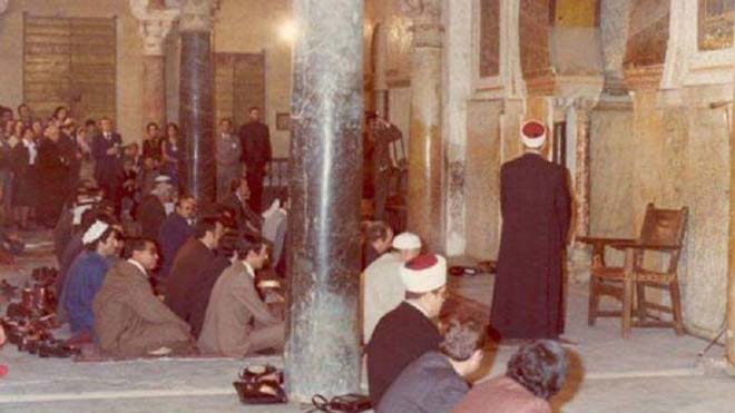 صورة نادرة لصلاة أقيمت بإذن من كاتدرائية قرطبة في مبنى جامع قرطبة المعروف. ويقال أنها أول صلاة جماعة بعد سقوط قرطبة عام 1236م copy