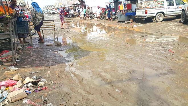 مياه الأمطار الراكدة تشوه مدينة لودر وتنذر بكارثة بيئية