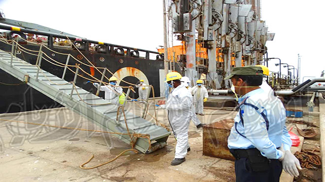 باخرة محملة بـ 38 ألف طن وقود للكهرباء ترسو في ميناء البريقة