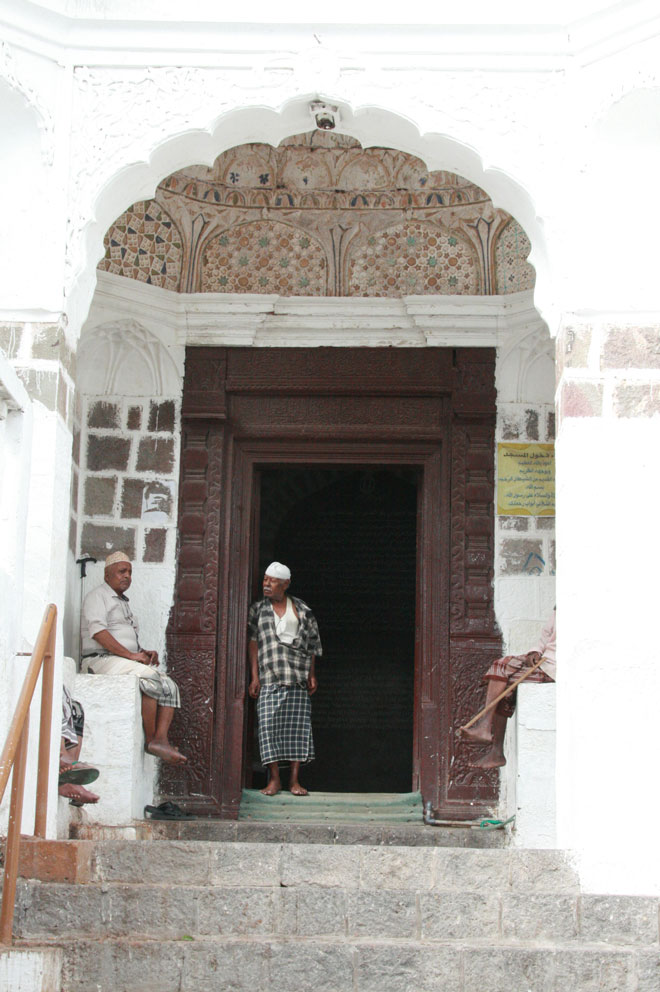 بوابة مسجد العيدروس التاريخي