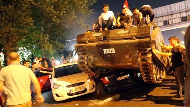 محاولة الانقلاب عززت سلطات إردوغان ووطدت صلته بالقوميين