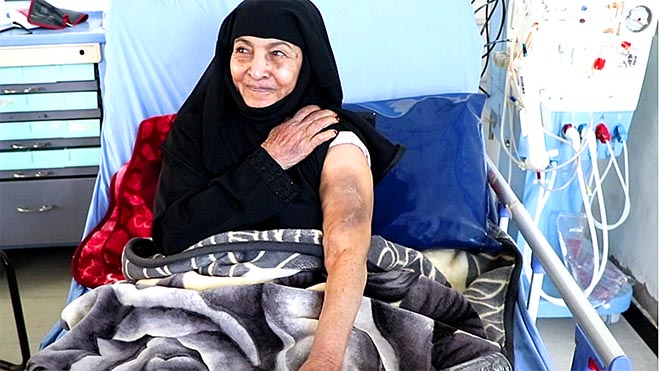 صورة لاحدى المصابات بمرض الفشل الكلوي في صنعاء