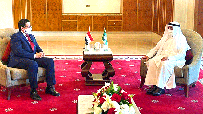 وزير الخارجية والمغتربين اليمني أحمد بن مبارك مع الأمين العام لمجلس التعاون الخليجي  نايف الحجرف