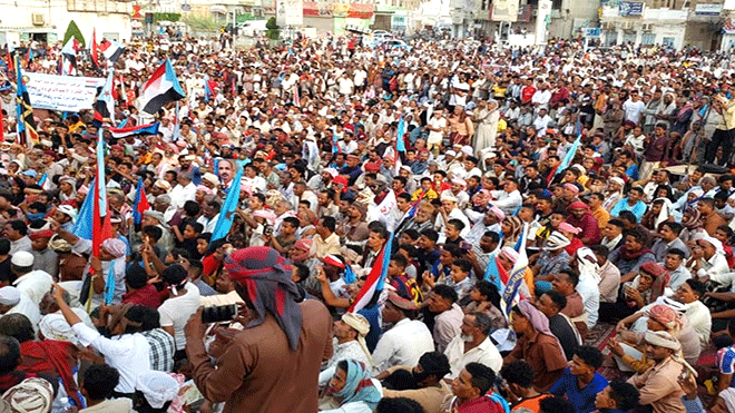 صورة لساحة المهرجان بسيئون التي شهدت اكتظاظا غير عادي بآلاف المتظاهرين