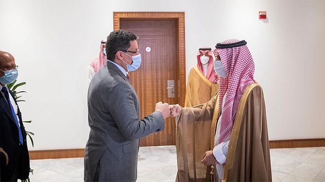 وزير الخارجية السعودي لدى نظيره اليمني