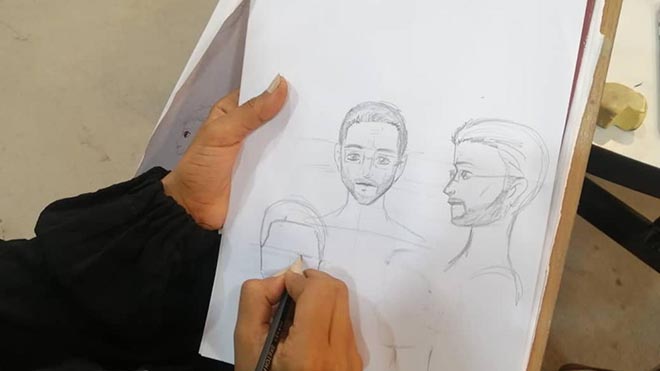 فنانة يمنية تقوم بالرسم على طريقة الـكوميكس في محاولة لإنعاش صناعة القصص المصورة