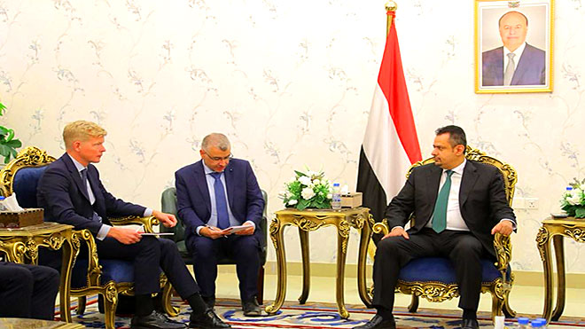 رئيس مجلس الوزراء د. معين عبدالملك خلال لقاء المبعوث الأممي إلى اليمن هانس جروندبرج