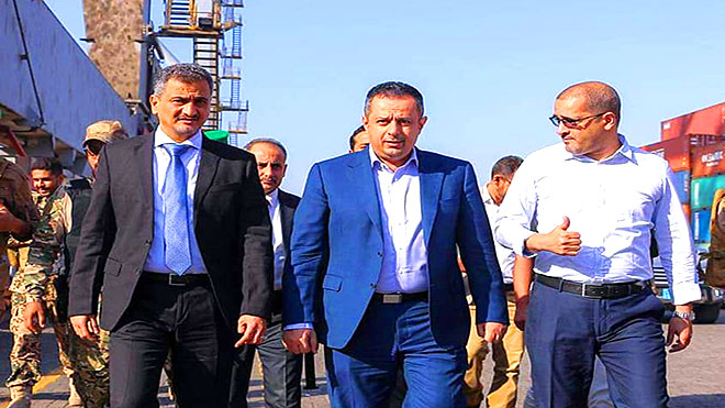 رئيس موانئ خليج عدن محمد امزربة ورئيس الوزراء معين عبدالملك ومحافظ عدن أحمد لملس