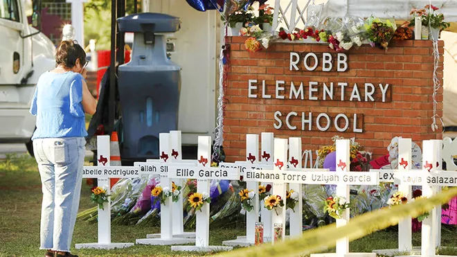 ​صحيفة: وفاة زوج المعلمة في مدرسة تكساس متأثرا بالصدمة جراء مقتلها