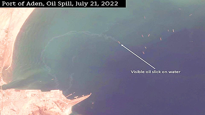 صورة اُلتقطت عبر الأقمار الصناعية عن التسربٍ النفطي