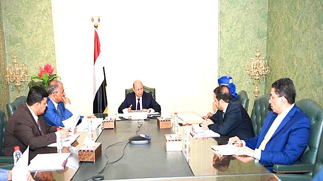 المجلس الرئاسي خلال اجتماع  أمس في عدن