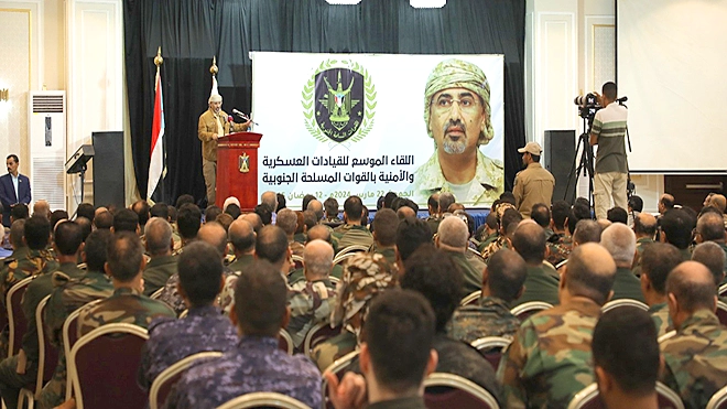 جانب من لقاء الزبيدي بقادة القوات العسكرية والأمنية الجنوبية بمختلف تشكيلاتها 