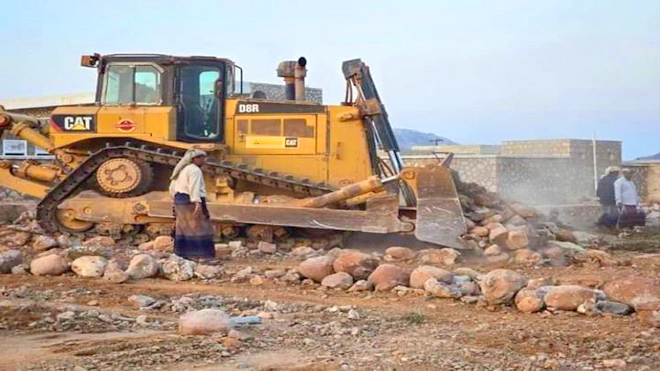 ​محافظ سقطرى يوجه بإزالة البناء العشوائي والاعتداءات في حديبو