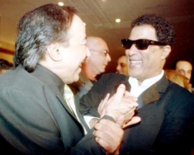 الفنان احمد زكي مع الفنان صلاح السعدني
الفنان احمد زكي مع الفنان صلاح السعدني