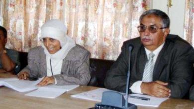 د.محمد جعفر قاسم ود.رؤوفة حسن في افتتاح الدورة أمس د.محمد جعفر قاسم ود.رؤوفة حسن في افتتاح الدورة أمس