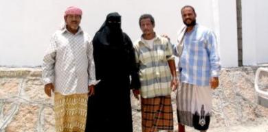 لقطة لأولياء الدم: الأب والأم والأخ غير الشقيق وأحد الأقارب خارج السجن عقب القصاص أمس لقطة لأولياء الدم: الأب والأم والأخ غير الشقيق وأحد الأقارب خارج السجن عقب القصاص أمس
