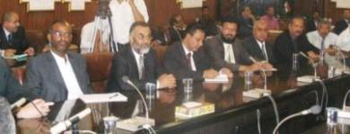 بعض أعضاء مجلس النواب من كتلة عدن ورئيس غرفة عدن التجارية بعض أعضاء مجلس النواب من كتلة عدن ورئيس غرفة عدن التجارية