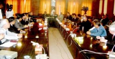 من وقائع المؤتمر الصحفي الذي أعلن فيه فوز سلطة موانئ دبي بمناقصة تشغيل وتطوير ميناء الحاويات والمعلا من وقائع المؤتمر الصحفي الذي أعلن فيه فوز سلطة موانئ دبي بمناقصة تشغيل وتطوير ميناء الحاويات والمعلا
