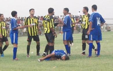 مباراة كثرت فيها الاحتكاكات مباراة كثرت فيها الاحتكاكات