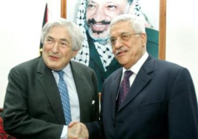 رئيس السلطة الفلسطينية محمود عباس مع جيمس ولفنسن 