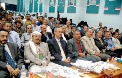ضيوف حفل تكريم الصقر أمس بتعز يتقدمهم نائب المحافظ امين عام المجلس المحلي ورئيس النادي ضيوف حفل تكريم الصقر أمس بتعز يتقدمهم نائب المحافظ امين عام المجلس المحلي ورئيس النادي