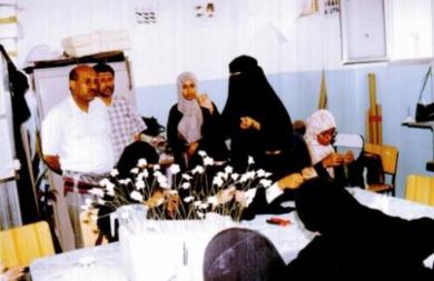 مدير عام صيرة أثناء زيارته التفقدية لأنشطة جمعية العيدروس النسوية مدير عام صيرة أثناء زيارته التفقدية لأنشطة جمعية العيدروس النسوية