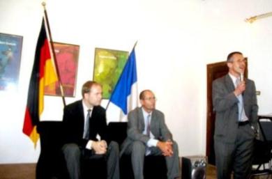 جانب من المؤتمر الصحفي جانب من المؤتمر الصحفي