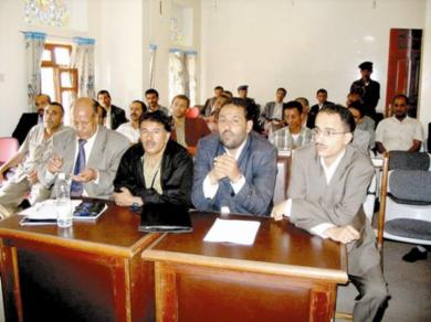 هيئة الدفاع عن المتهمين في جلسة المحكمة أمس هيئة الدفاع عن المتهمين في جلسة المحكمة أمس