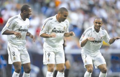 برازيليو ريال مدريد يرقصون على طريقتهم الخاصة فرحين بتسجيل أحد الأهداف برازيليو ريال مدريد يرقصون على طريقتهم الخاصة فرحين بتسجيل أحد الأهداف