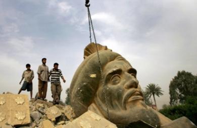 نسف تمثال مؤسس بغداد أبو جعفر المنصور 
