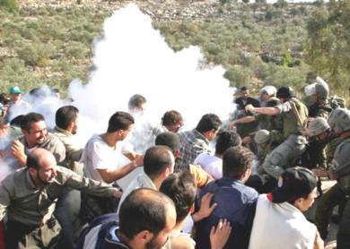 اشتباكات بين الفلسطينيين والقوات الاسرائيلية