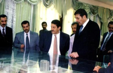الوزير الأردني يزور معرض المجسمات بجامعة عدن الوزير الأردني يزور معرض المجسمات بجامعة عدن